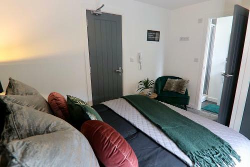 Hostal 5 Bed Home On Birdwell Road - Free Parking