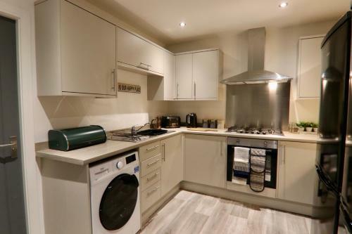 Hostal 5 Bed Home On Birdwell Road - Free Parking