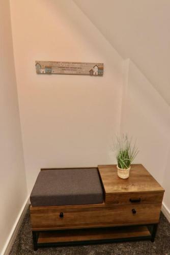 Hostal 5 Bed Home On Birdwell Road - Free Parking