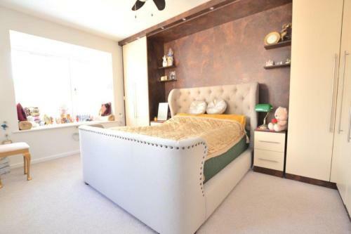 Spacious Modern Home In London With Beautiful Garden