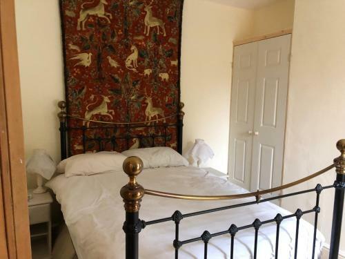 Pretty Victorian House. Centre Bath
