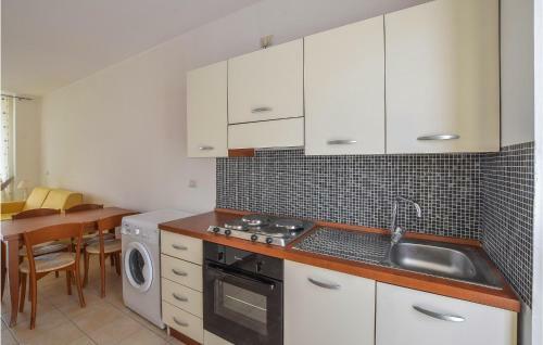 Awesome Apartment In Isca Marina With 2 Bedrooms