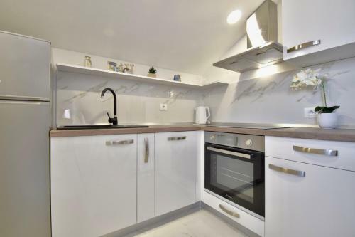 Sea View Apartment 40m From The Beach