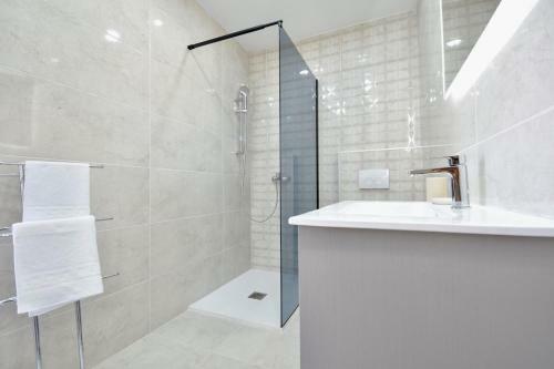 Sea View Apartment 40m From The Beach