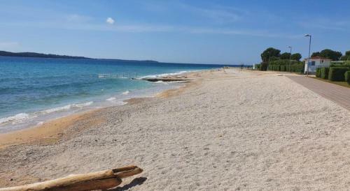 Sea View Apartment 40m From The Beach