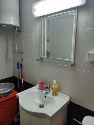 Quiet Apartment At A Popular Location