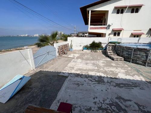 Casa Frente Al Mar Con Piscina En Salinas