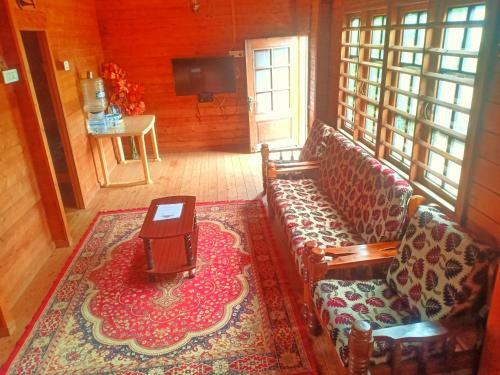 Igloo Woodhouse - Premium Private Duplex Villa