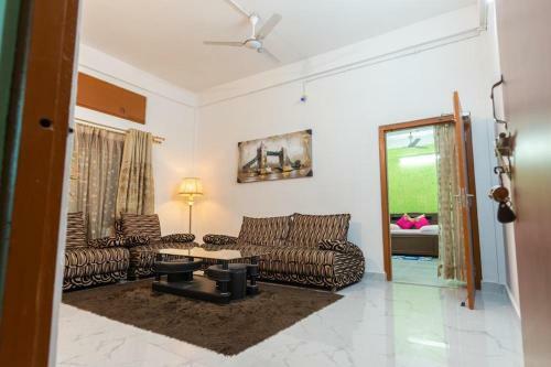 Trinayan Guest House