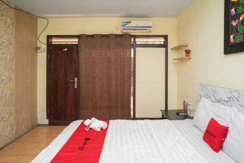 Hotel Reddoorz Near Cyber Mall