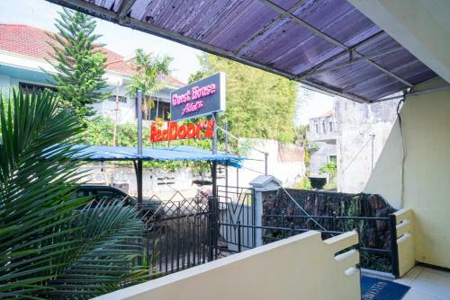 Hotel Reddoorz Near Cyber Mall
