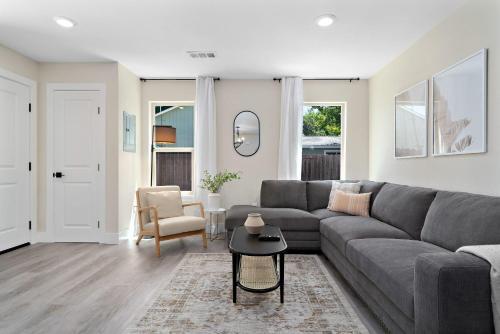 Cozy 2 Bedroom Home In Carmichael
