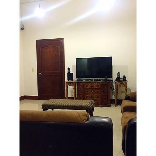 Hostal Room In House - Casa Compartida En Chipinque
