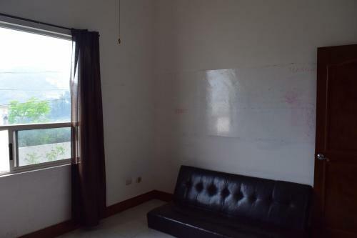 Hostal Room In House - Casa Compartida En Chipinque