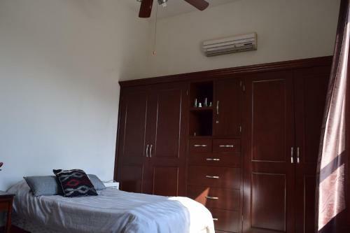 Hostal Room In House - Casa Compartida En Chipinque