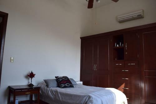 Hostal Room In House - Casa Compartida En Chipinque