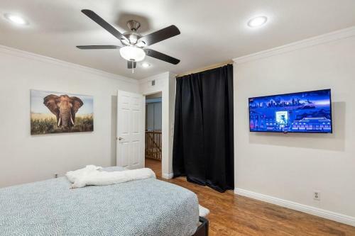 Fun Style! Swimming Pool * Hot Tub * Arcades * Game Room!