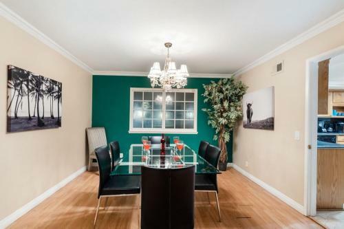 Fun Style! Swimming Pool * Hot Tub * Arcades * Game Room!