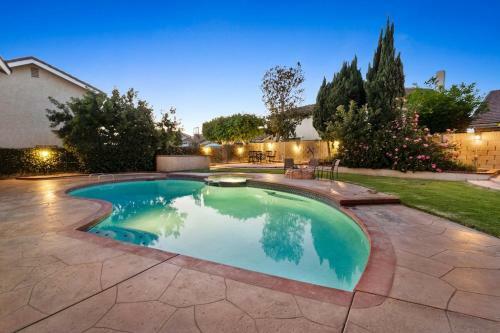 Fun Style! Swimming Pool * Hot Tub * Arcades * Game Room!