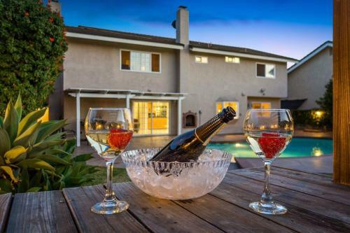 Fun Style! Swimming Pool * Hot Tub * Arcades * Game Room!