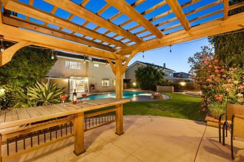 Fun Style! Swimming Pool * Hot Tub * Arcades * Game Room!