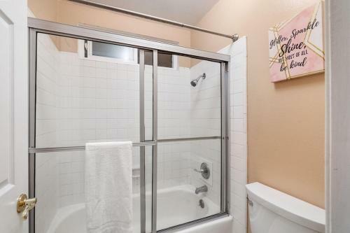 Fun Style! Swimming Pool * Hot Tub * Arcades * Game Room!