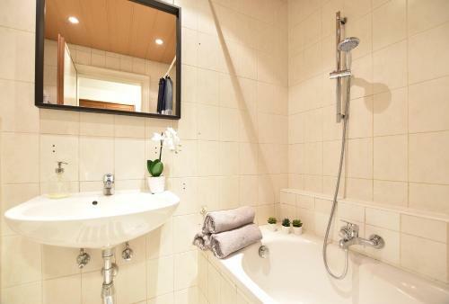 Super Central Apartment With Awesome Mountain View