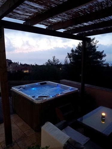 Authentic Kefalonia - Pinecone Apartment