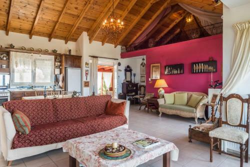 Villa House With Private Pool, Isolated, Unique View