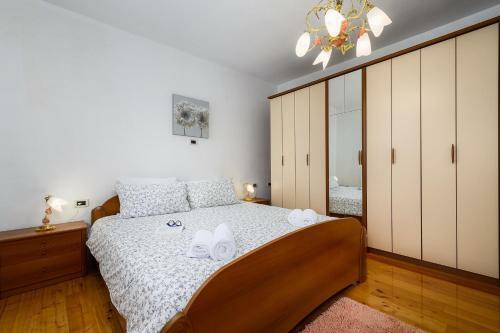 Apartment Lara With Swimming Pool - Paradiz