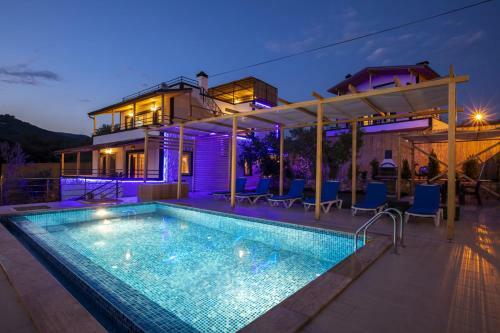 Villa House W Private Pool And Jacuzzi In Kas