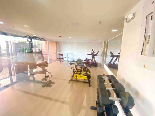 Gorgeous 3 Bedroom Apartment Condo With Balcony