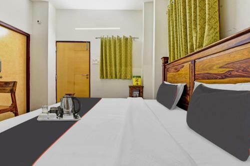 Hotel Collection O 91653 Garg Keshariya Residency