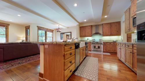 Pet Friendly Luxury Condo With Pond And Mountain Views!