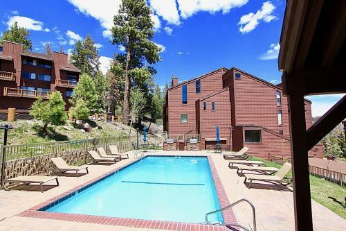 Nice Condo In A Resort Like Complex With Mtn Views, Pool And Tennis!