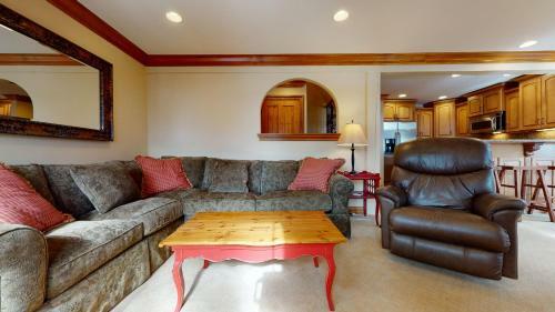 Nice Condo In A Resort Like Complex With Mtn Views, Pool And Tennis!