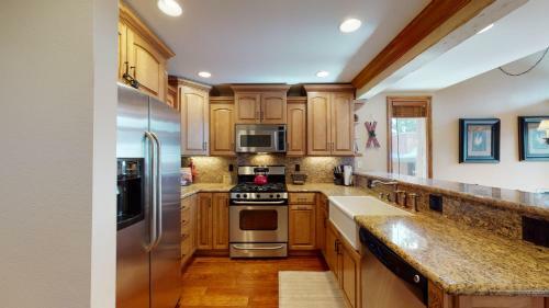 Nice Condo In A Resort Like Complex With Mtn Views, Pool And Tennis!