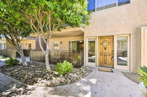 Apartamento Lovely Palm Springs Condo With Pool Access!