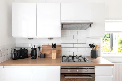 Relax In Stunning Apartment In Leafy Victorian Area
