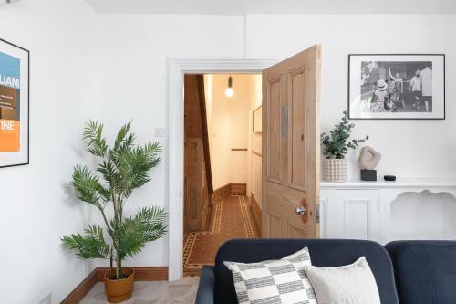 Relax In Stunning Apartment In Leafy Victorian Area