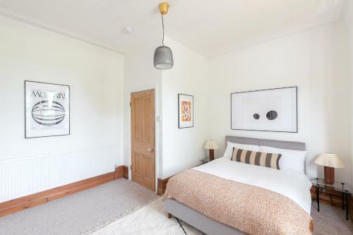 Relax In Stunning Apartment In Leafy Victorian Area