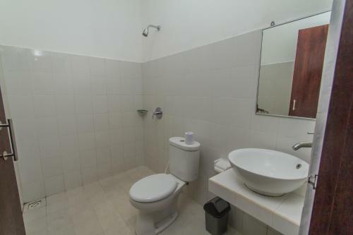 Hostal Ratna Guest House