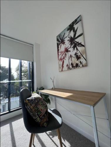 New Oakleigh Stylish 2b2b Townhouse With Beautiful View 03