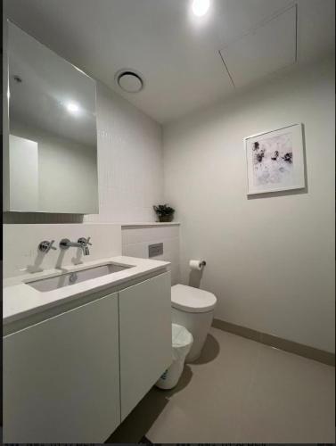 New Oakleigh Stylish 2b2b Townhouse With Beautiful View 03