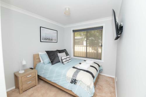 Convenient Villa On Mclachlan Walk To The Cbd Fresh & Comfy