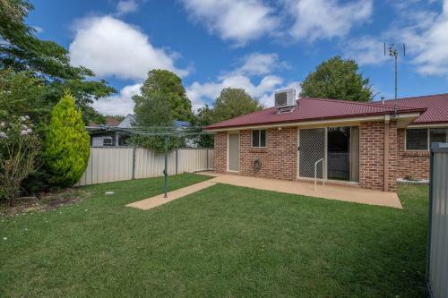 Convenient Villa On Mclachlan Walk To The Cbd Fresh & Comfy