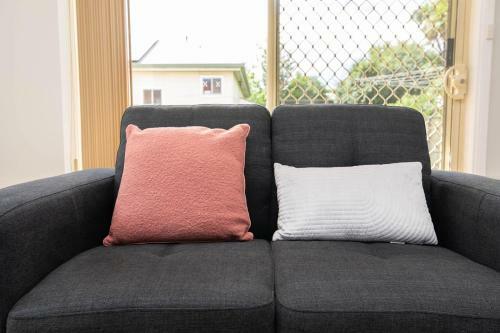 Convenient Villa On Mclachlan Walk To The Cbd Fresh & Comfy