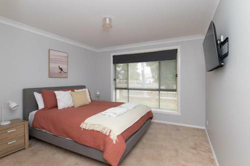 Convenient Villa On Mclachlan Walk To The Cbd Fresh & Comfy