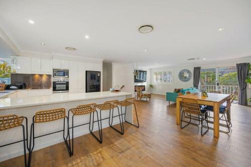 Palm Hill - Pool, Ducted Aircon, Space