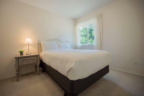 Cheerful 3-bedroom Home In West Kelowna